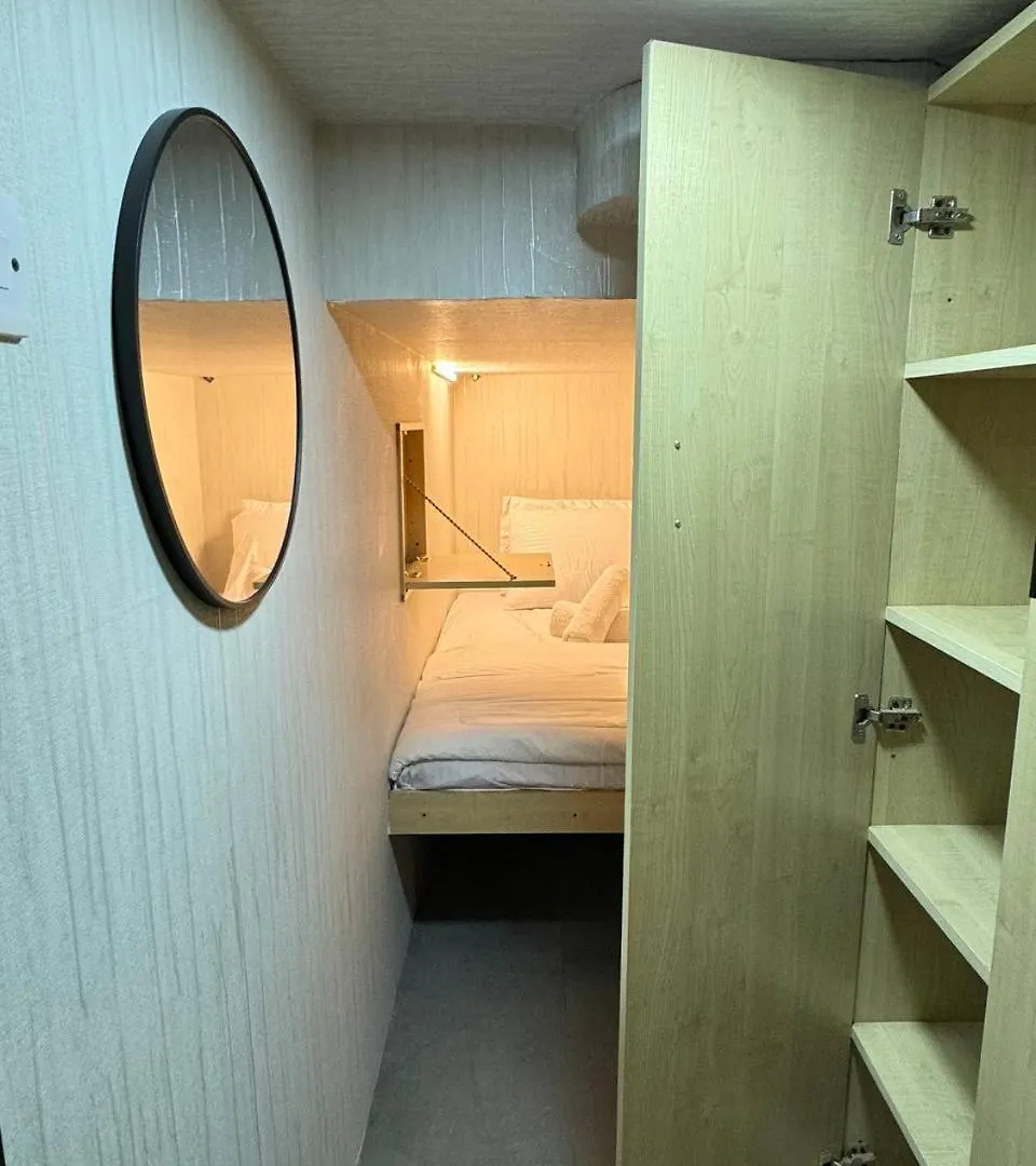 Hotel kapsułowy Capsule Hostel Room In Business Bay Near Downtown Dubaj